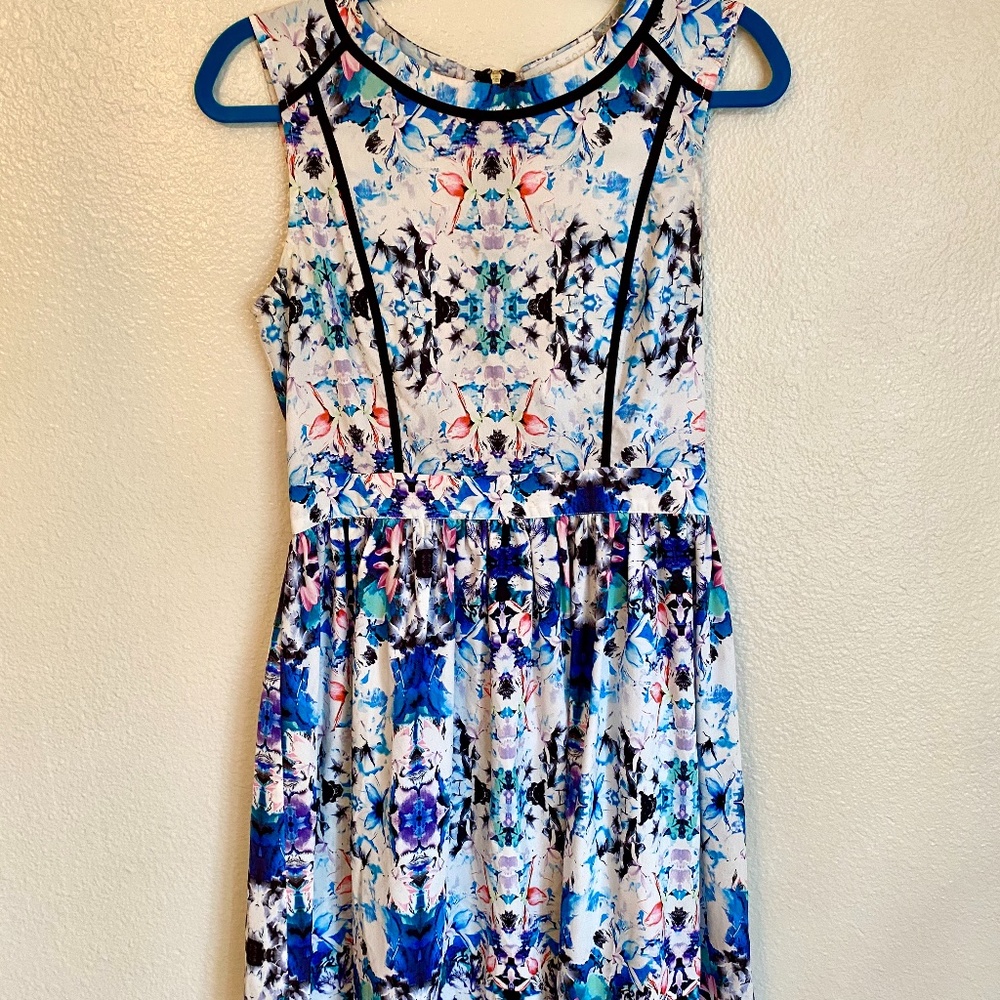San & Soni Multi-Color Floral Cut-Out Dress EUC